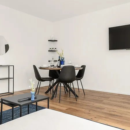 Blu -modern Interior Design In Centre- Close To Hbf & Uni *