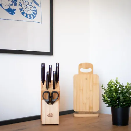 Blu -modern Interior Design In Centre- Close To Hbf & Uni Apartment *