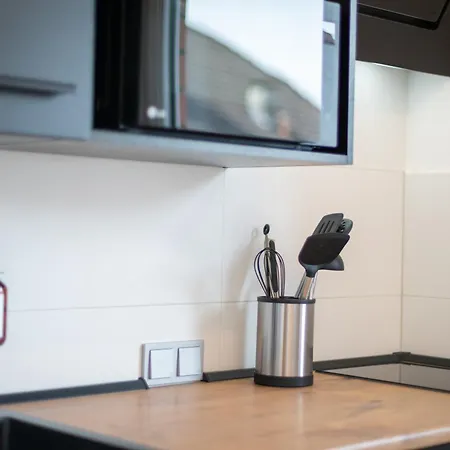 Apartment Blu -modern Interior Design In Centre- Close To Hbf & Uni