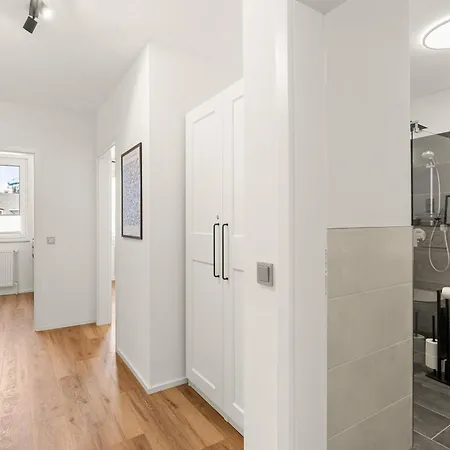 Blu -modern Interior Design In Centre- Close To Hbf & Uni *