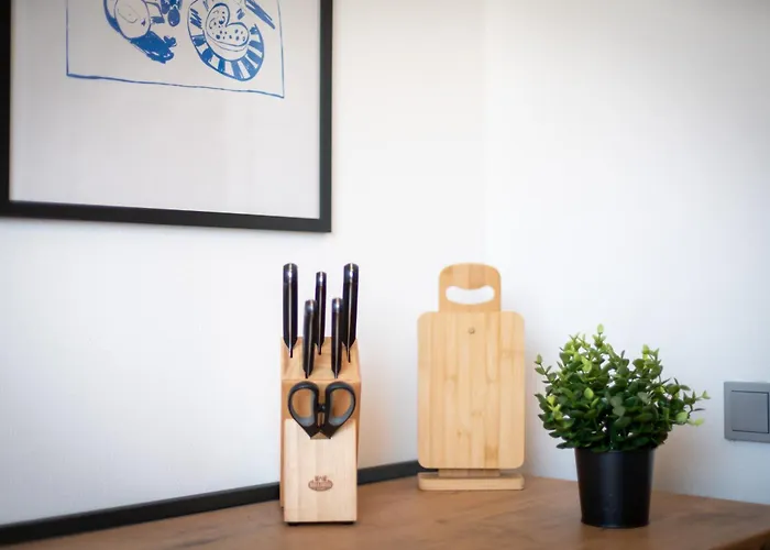 Blu -modern Interior Design In Centre- Close To Hbf & Uni Apartman *